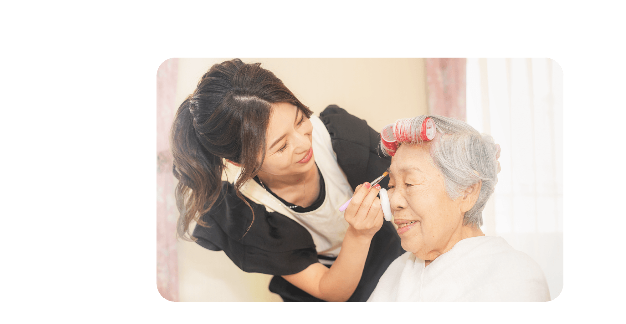 一度の人生を、最期まで楽しむ。看護師が届ける介護美容ケアの『介護美容×看護SunKafuu』美容の力で高齢者の心を前向きにし、笑顔と活動意欲を引き出します。
